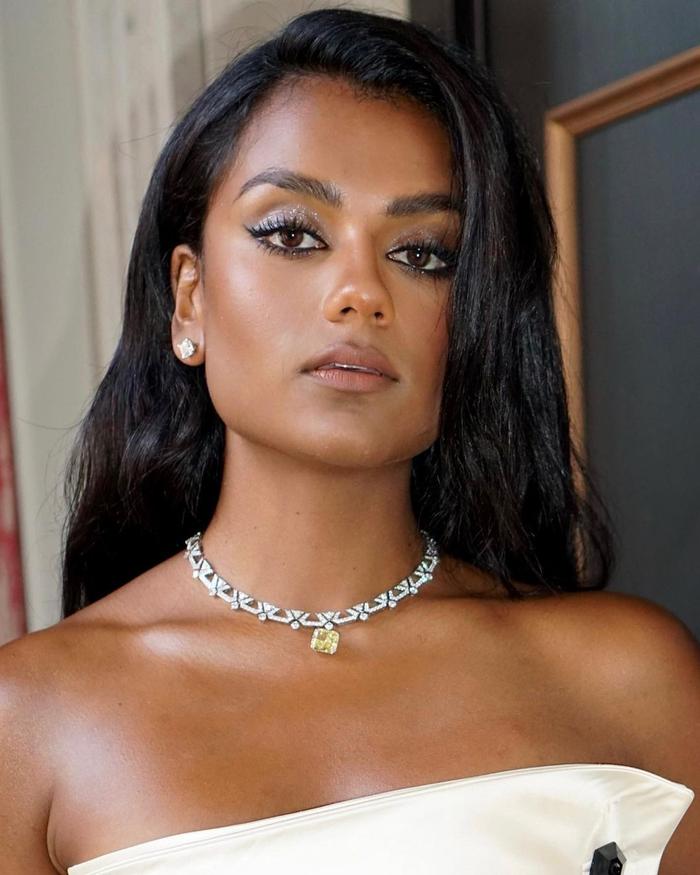 natural party makeup:Simone Ashley natural makeup