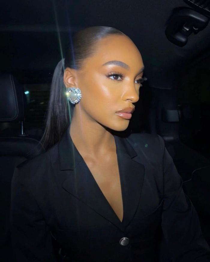 5 Pretty Christmas Makeup Ideas That Are Easy to Copy