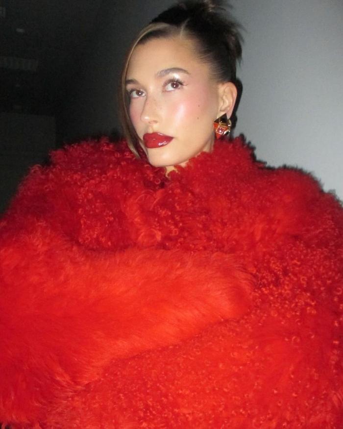 5 Pretty Christmas Makeup Ideas That Are Easy to Copy