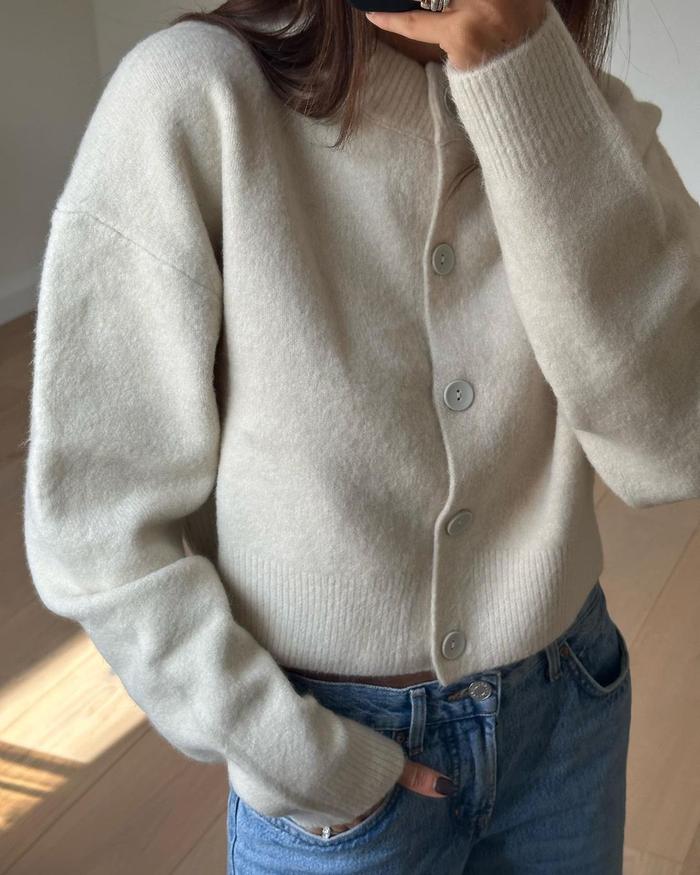 How to Build a Capsule Wardrobe For 2024: 8 Polished Items