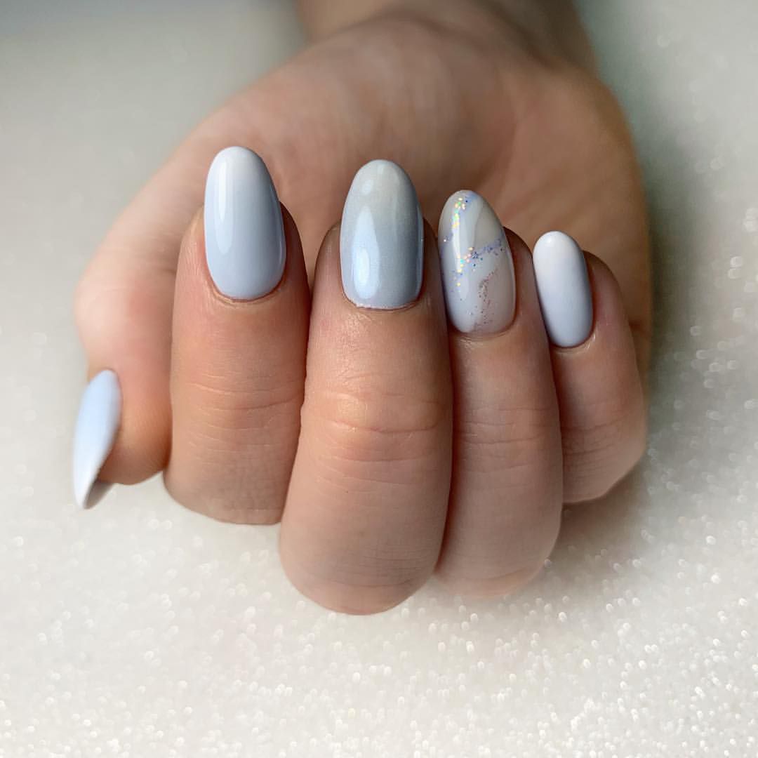 Frosty Christmas Ombre Nails