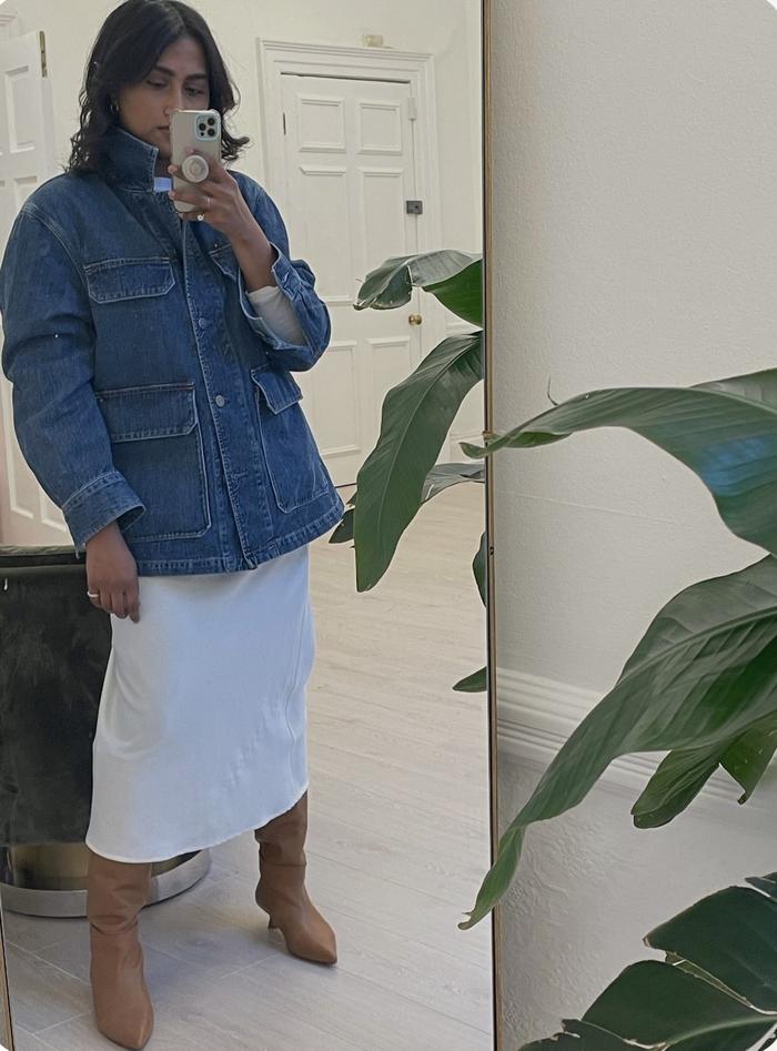 8 Midi-Skirt Outfits Fashion People Are Wearing Now: @chiarasatelier wears a denim jacket and linen skirt